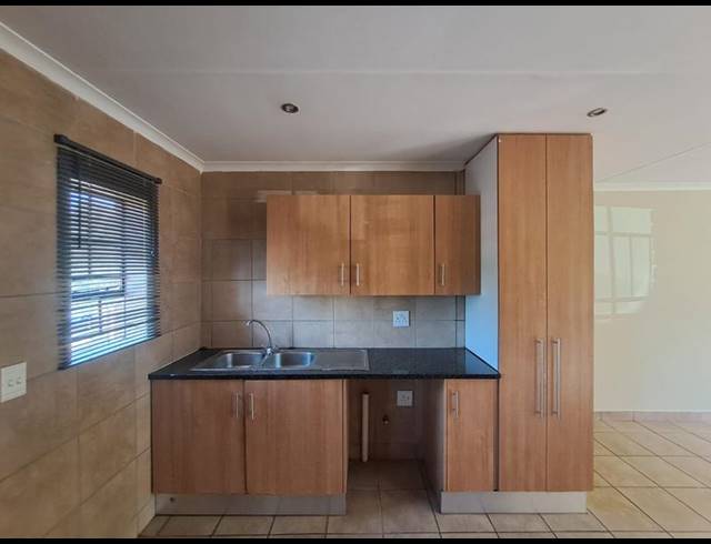 3 BEDROOM HOUSE FOR SALE IN THATCHFIELD